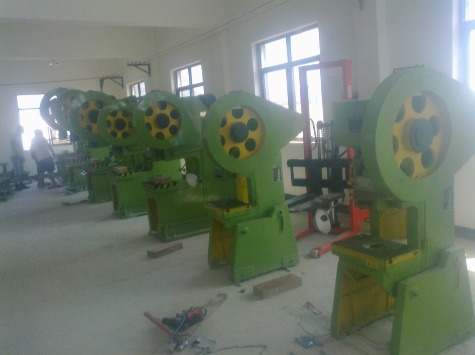 工廠生產(chǎn)設(shè)備